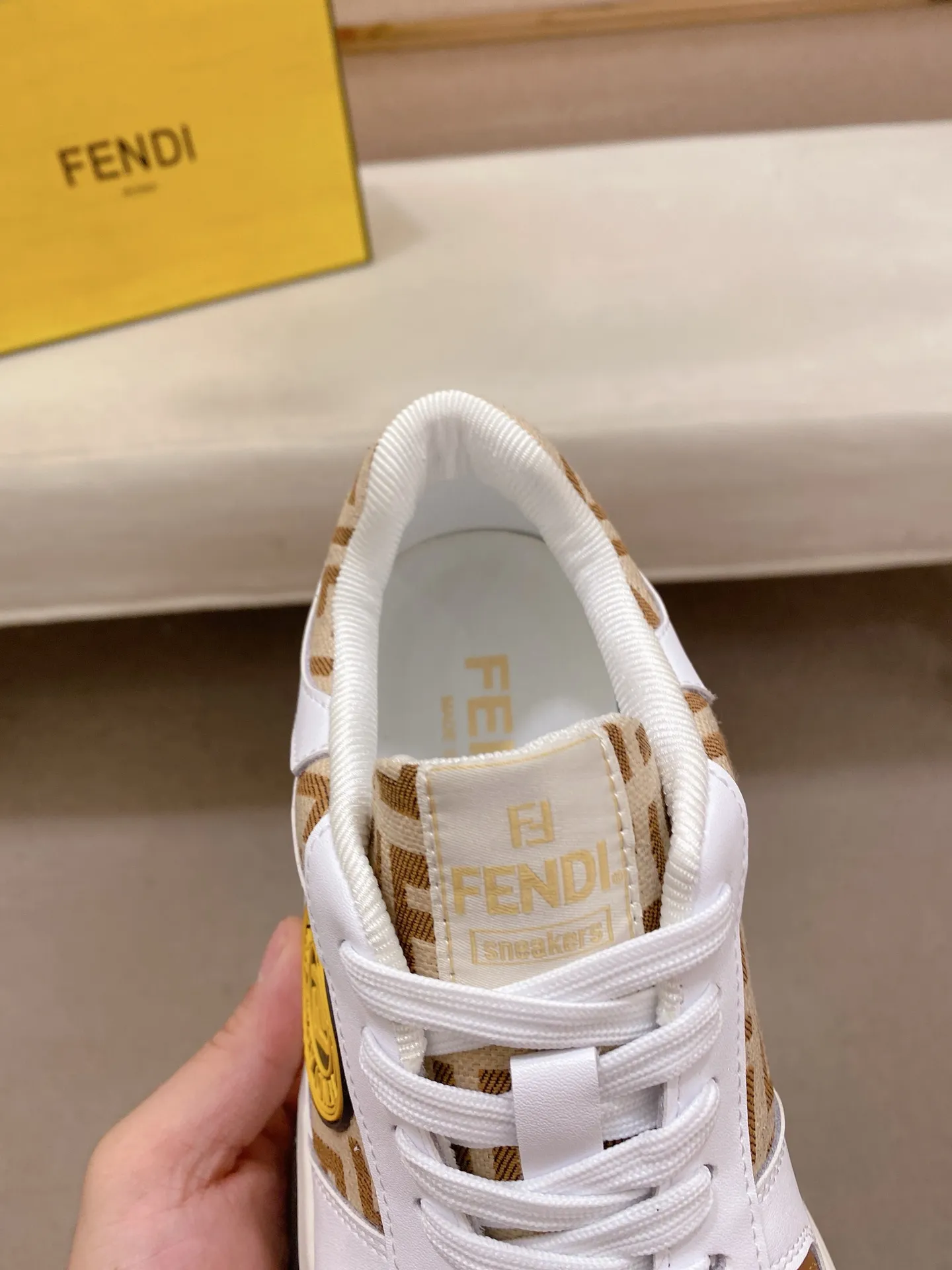 Men's shoes 💰 462💰 (fendi) New style 👊🏻 upper 🇮🇹 imported cowhide fabric 🇩🇪 lining imported sheepskin lining. The original outsole is molded to highlight the identity of every man, and the upper foot is elegant and stable🚶🏻🚶🏻The high-end custom counters reproduce the original version📯No matter the wind or rain, the shoe last remains unchanged and can withstand the verification of time🔍️,🔵 Size: 38-44